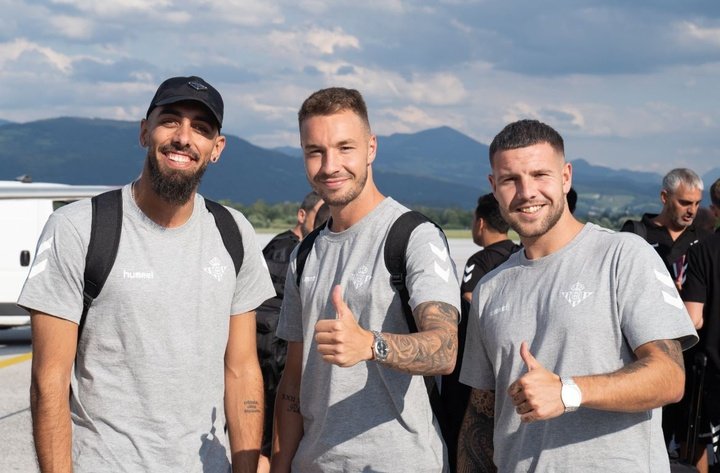 Borja Iglsias, Loren y Aitor Ruibal, en el aeropuerto de Salzburgo. RBB