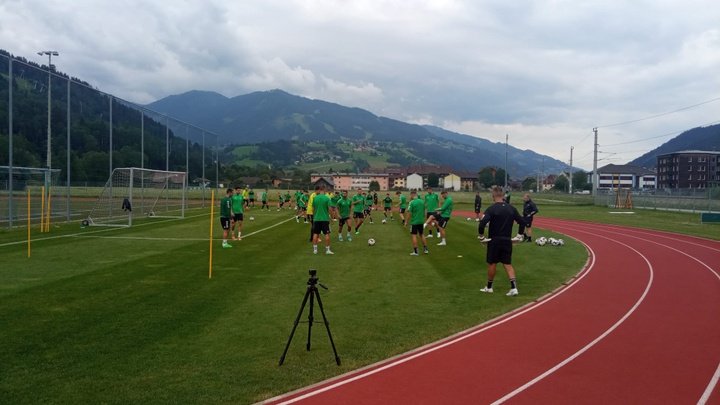 Los hombres de Pellegrini comienzan el trabajo en Austria. (Real Betis)