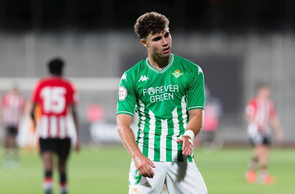 Marcos Fernández disputa un partido con el Real Betis juvenil. (Marcos Fernández)