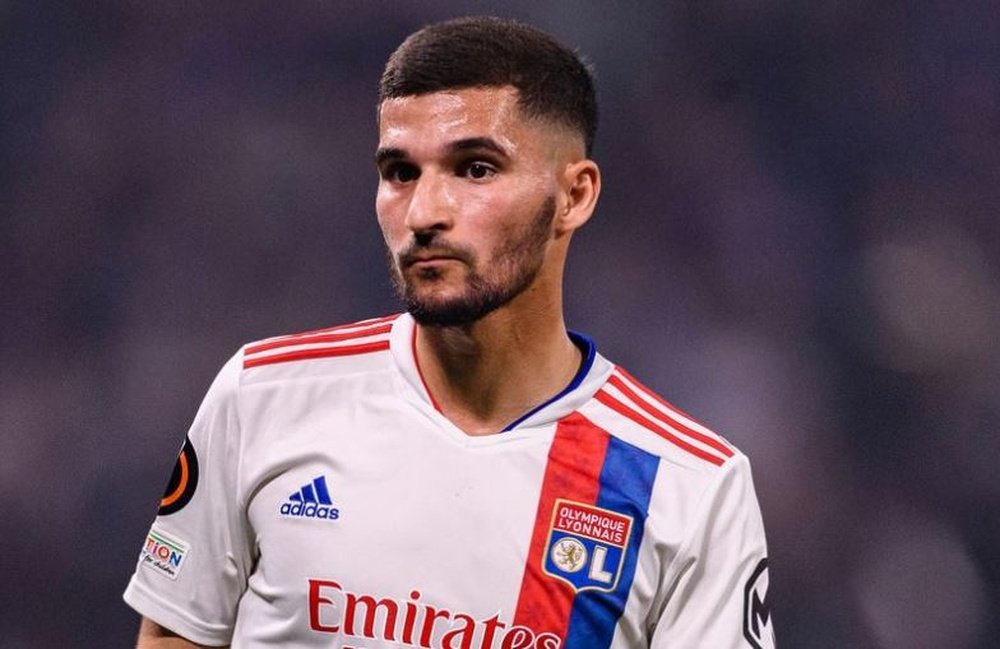 Houssem Aouar acaba contrato en junio con el Olympique de Lyon.