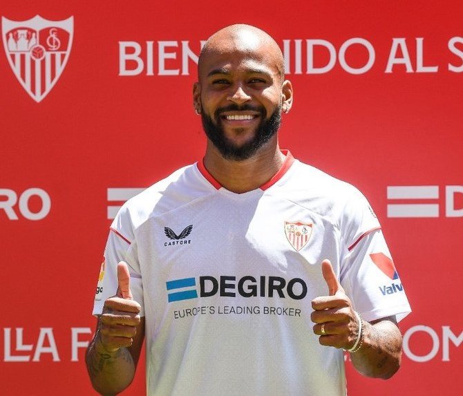 El nuevo jugador del Sevilla FC, Marcao, en el día de su presentación. Foto: SFC Media