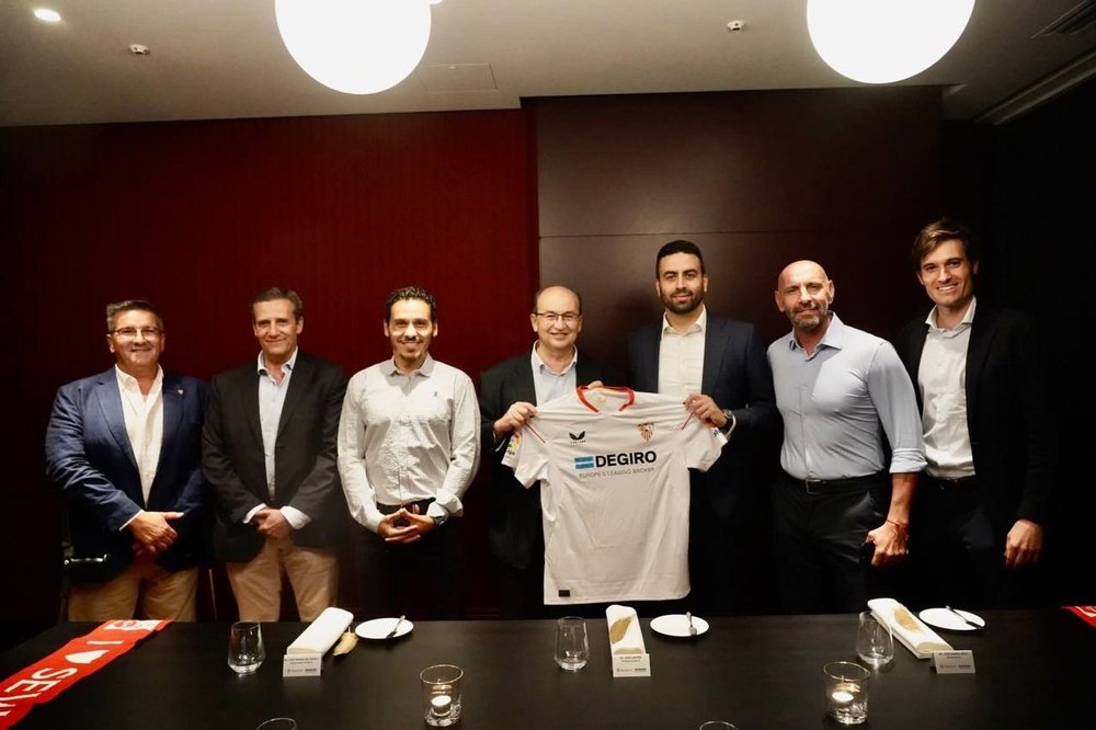 Cena entre los dirigentes del Sevilla FC y los de DeGiro. Foto: @SevillaFC