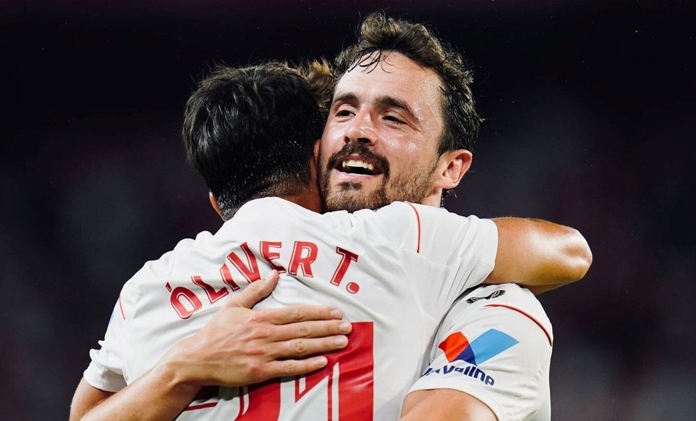 Thomas Delaney y Oliver Torres celebran el gol del Sevilla FC. Foto: @SevillaFC