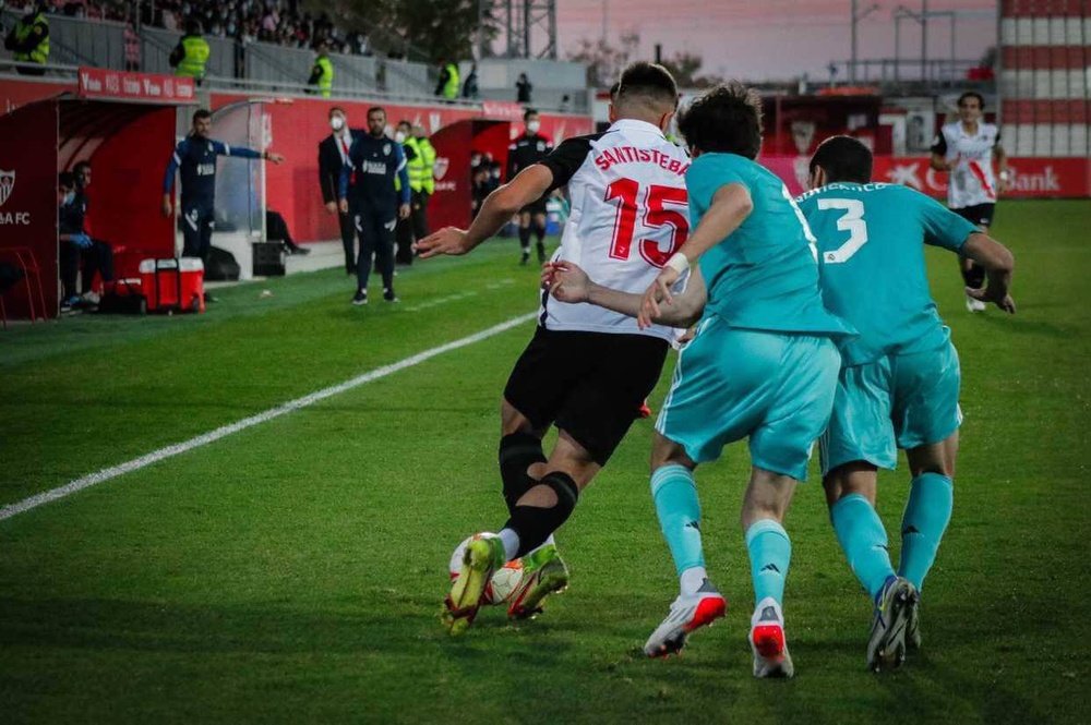 David Santisteban, en un partido con el Sevilla Atlético. Foto: twitter del jugador