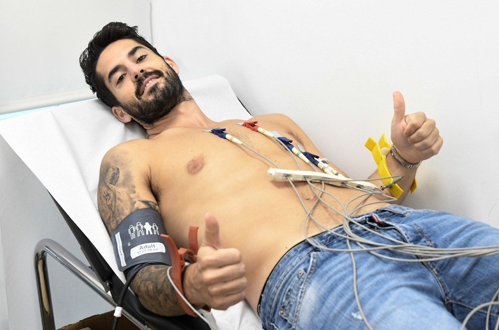 Isco pasa el reconocimiento médico antes de rubricar su contrato con el Sevilla FC. Foto: SFC Media