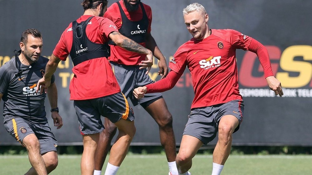 Victor Nelsson, en un entrenamiento con el Galatasaray. Foto: @GalatasaraySK