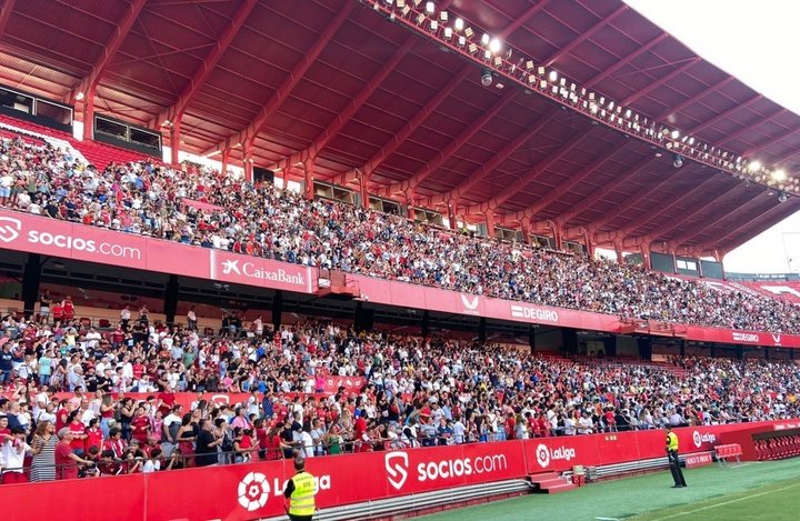 Unos 12.500 aficionados dieron la bienvenida a Isco en su presentación como nuevo jugador del Sevilla FC, una locura. Foto: SFC Media