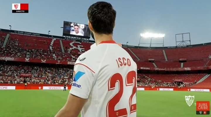 Isco Alarcón recibió los mensajes de Sergio Ramos, Lopetegui y Reguilón, entre otros, desde los videomarcadores del Ramón Sánchez-Pizjuán. Foto: SFC Media