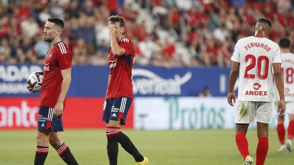 Fernando Reges, cabizbajo tras el penalti a favor de Osasuna. Foto: @CAOsasuna