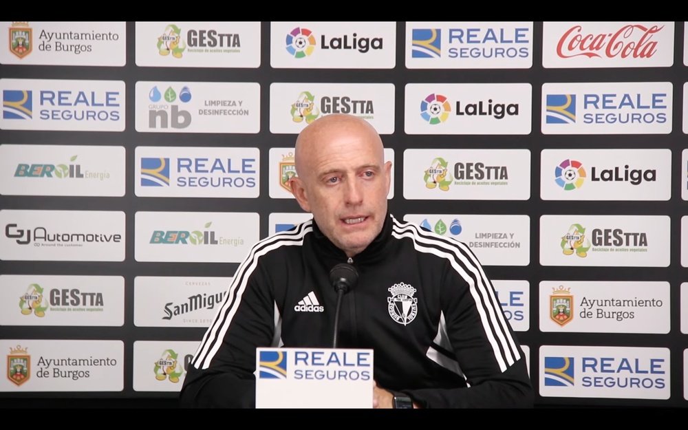 Julián Calero, entrenador del Burgos CF en la rueda de prensa previa al choque con el Málaga CF. BeSoccer