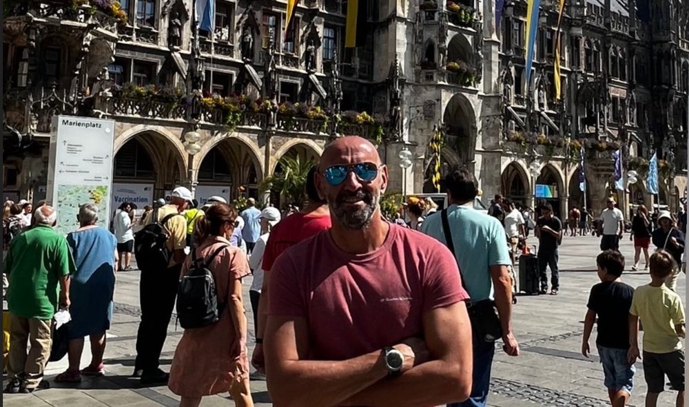 El director deportivo del Sevilla FC, Monchi, en Múnich, donde ha cerrado el fichaje de central del Bayern, Tanguy Nianzou. Foto: leonsfdo
