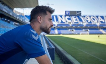 Luis Muñoz posa en La Rosaleda durante la entrevista concedida a BeSoccer Málaga. Marilú Báez