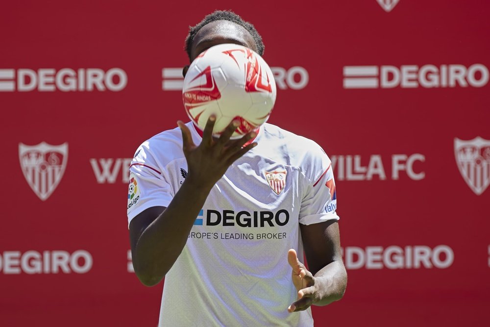 Tanguy Nianzou, en su presentación como jugador del Sevilla FC. Foto: Salva Castizo