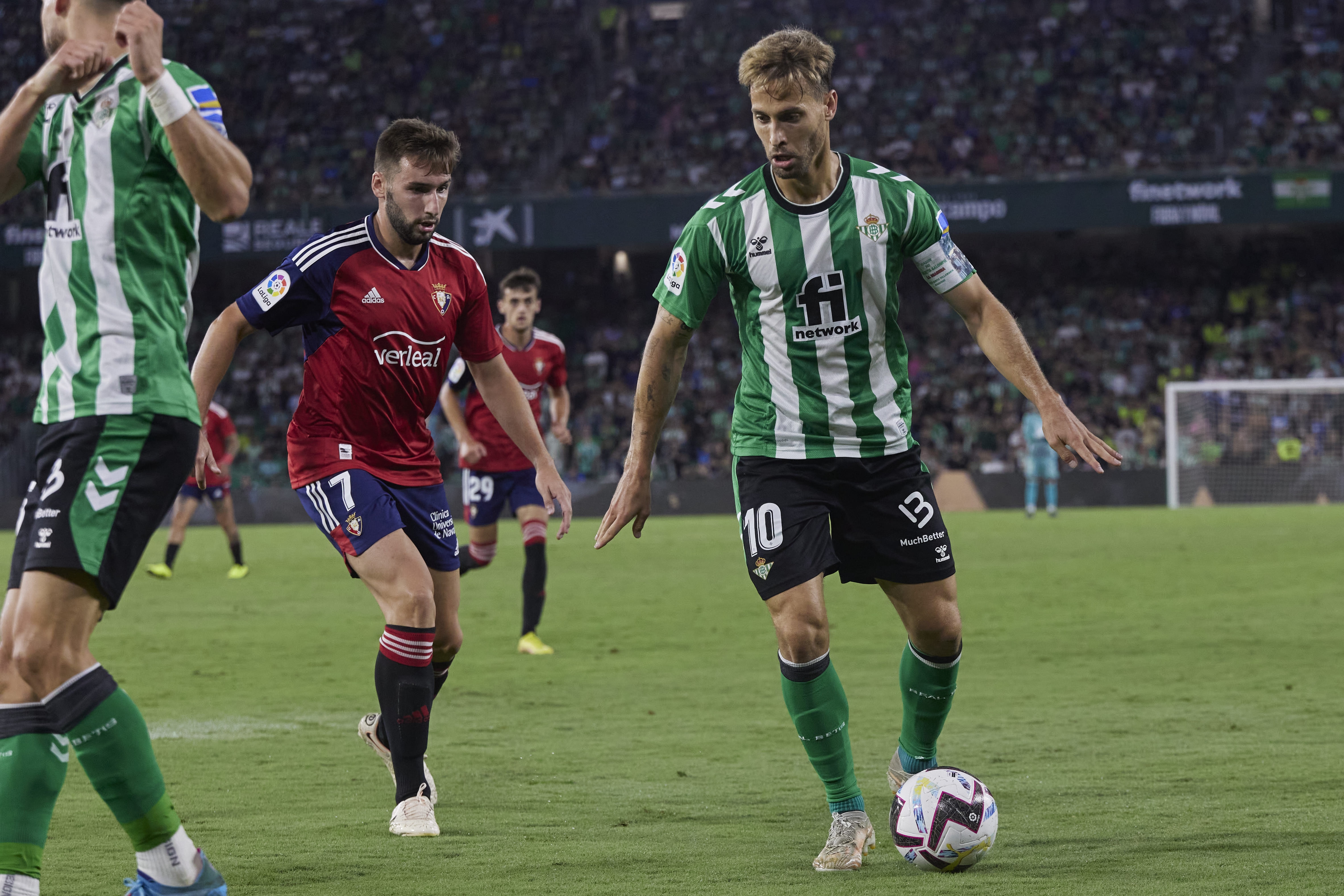 Sergio Canales durante el enfrentamiento entre Real Betis y Osasuna. (Salva Castizo)