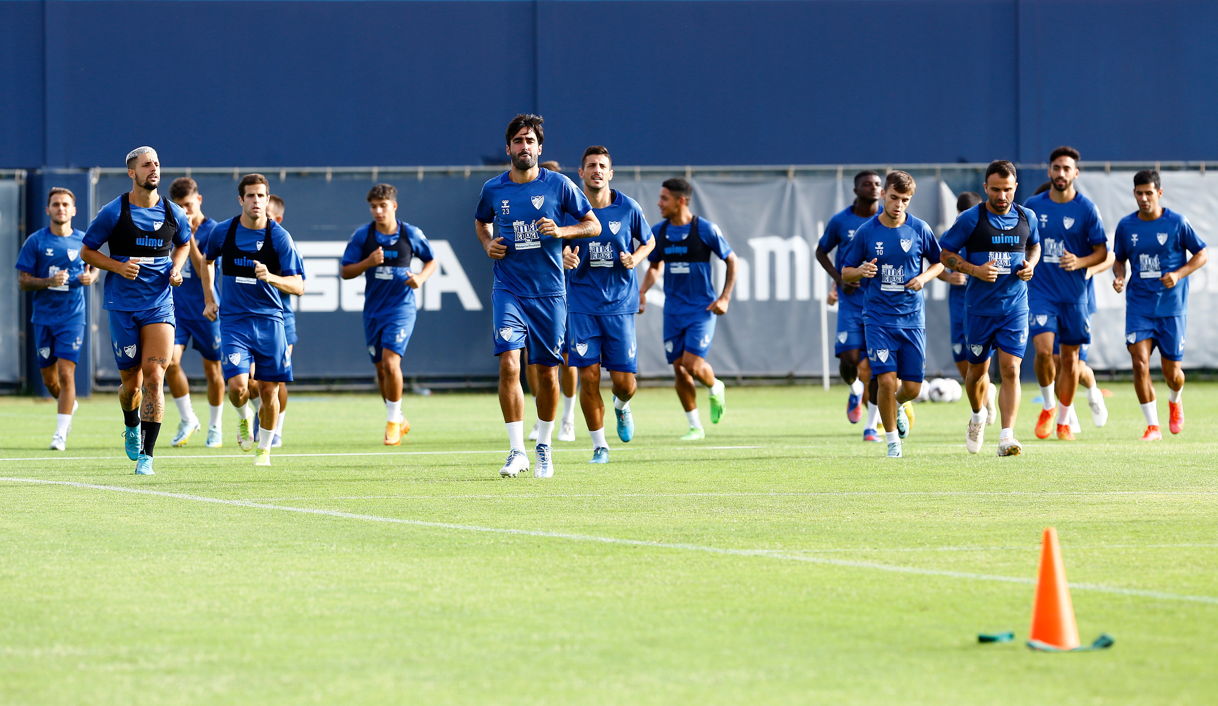 La plantilla del Málaga CF se ejercita en el Anexo con la mente en el partido contra el Albacete. Marilú Báez