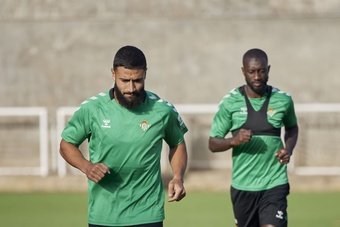 Nabil Fekir durante el entrenamiento del Real Betis en la Ciudad Deportivo Luis del Sol. (Salva Castizo)