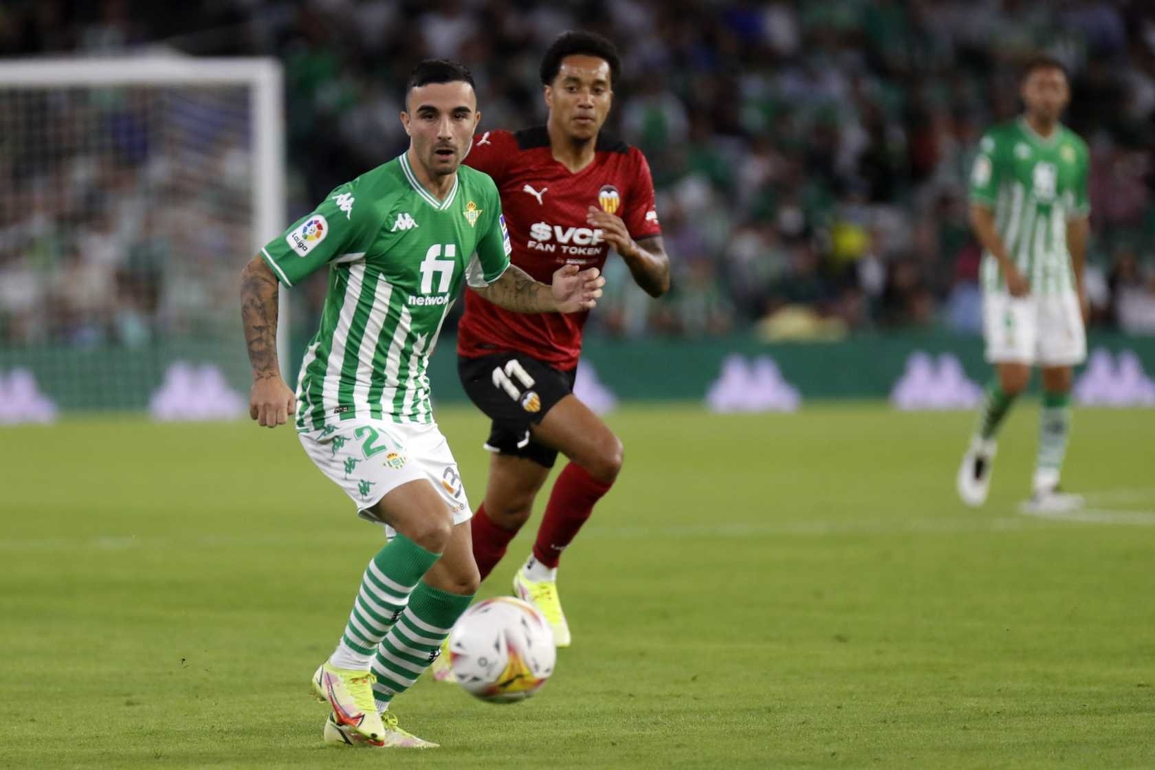 Rober González durante un partido entre Betis y Valencia. (Real Betis)