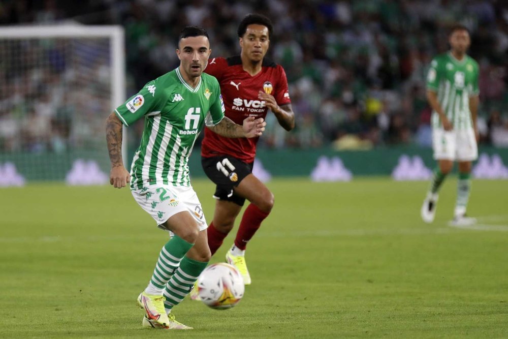 Rober González durante un partido entre Betis y Valencia. (Real Betis)