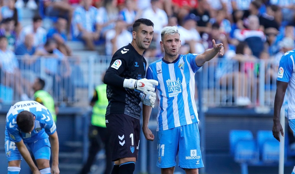 Manolo Reina y Alex Gallar, en el partido entre el Málaga CF y el Albacete. Marilú Báez