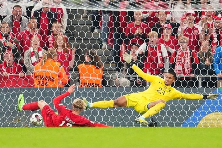 Dolberg anota el primer tanto en la victoria de Dinamarca sobre Francia. Foto: UEFA.