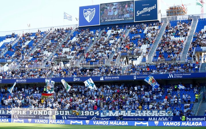 Imagen de la Grada de Animación en el partido del Málaga CF contra el Villarreal B en La Rosaleda. Marilú Báez