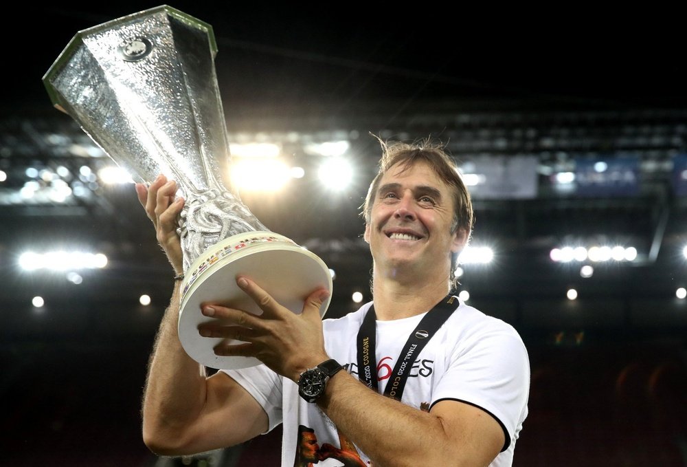 Julen Lopetegui con la Europa League 2020. Foto: Sevilla FC.