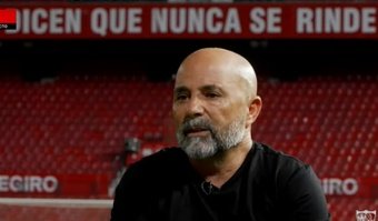 El entrandor del Sevilla FC, Jorge Sampaoli, en su primera entrevista, concedida a los medios del club. Foto: SFC Media