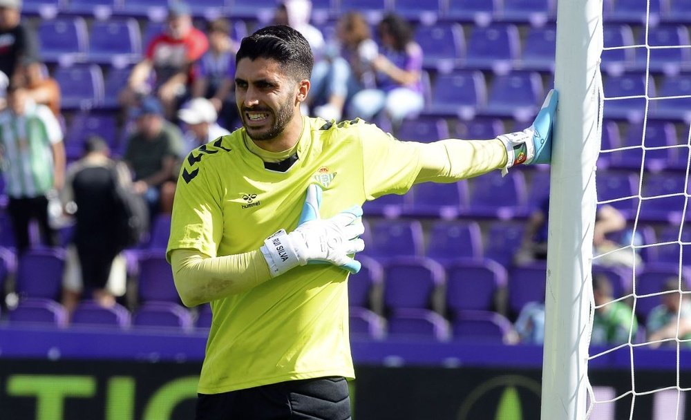 Rui Silva, portero del Betis, calentando antes de un partido.- RBB