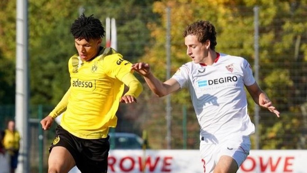 Manu Bueno, ante el Borussia Dortmund en la Youth League. Foto: @CanteraSFC