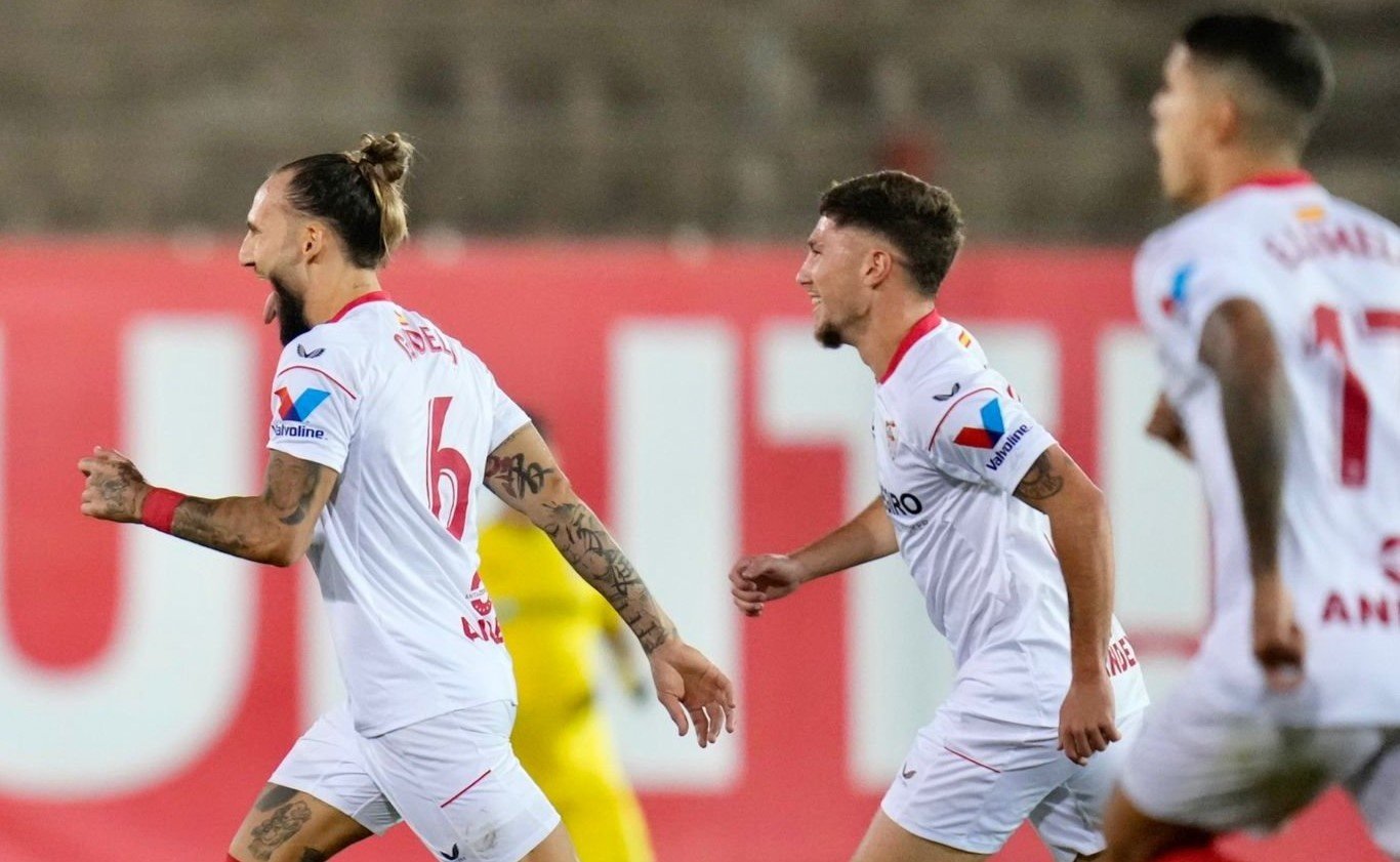 Gudelj, celebrando su primer gol con el Sevilla FC. Foto: @SevillaFC