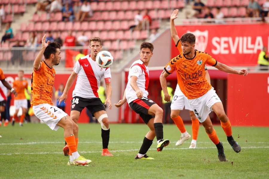 El Sevilla Atlético suma su sexta derrota un día en el que mereció mucho más