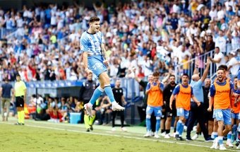 El marbellí Cristian Gutiérrez celebra el primer gol con el Málaga CF en La Rosaleda. Marilú Báez
