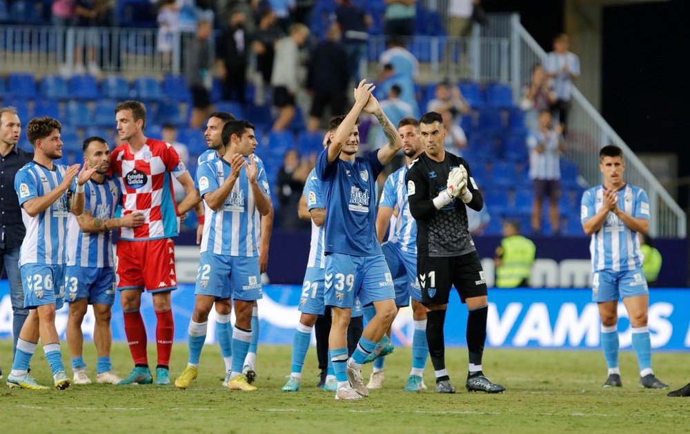 Los jugadores del Málaga CF celebran el triunfo sobre el Lugo al término del partido en La Rosaleda. Marilú Báez