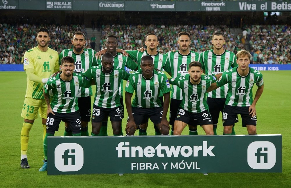 El once inicial del Real Betis que ganó el último partido en el Benito Villamarín ante el Almería.- RBB