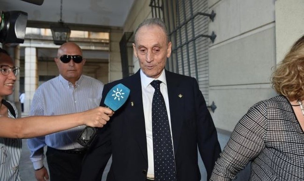 El expresidente del Real Betis Balompié, Manuel Ruiz de Lopera, en una de sus múltiples comparecencias en los juzgados.-