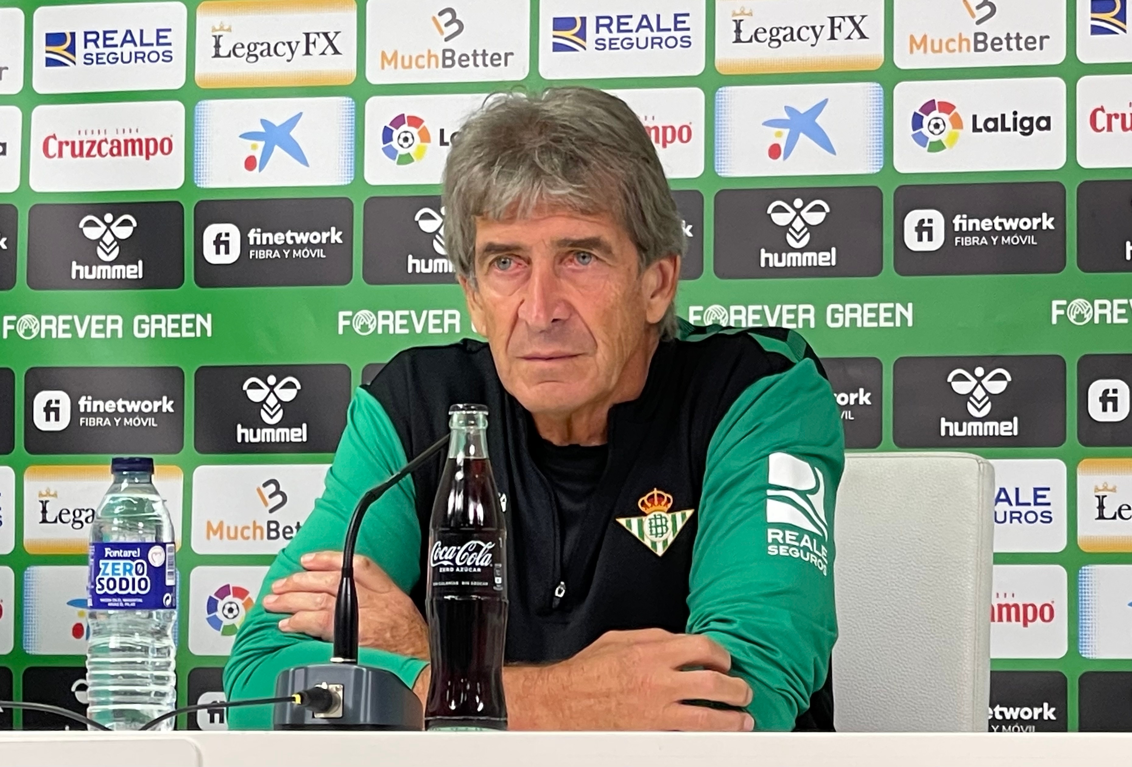 El técnico Manuel Pellegrini durante la rueda de prensa previa al Real Sociedad - Real Betis.