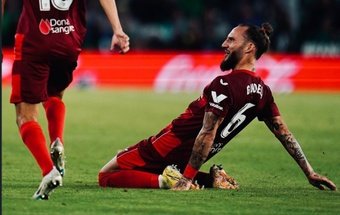 emanja Gudelj, celebra el tanto del empate ante el Real Betis en el Benito Villamarín. Foto: SFC Media