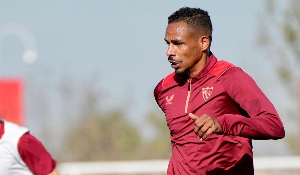 El centrocampista del Sevilla FC, Fernando Reges, ya entrena con el grupo y podría volver al equipo ante la Real Sociedad. Foto: SFC Media