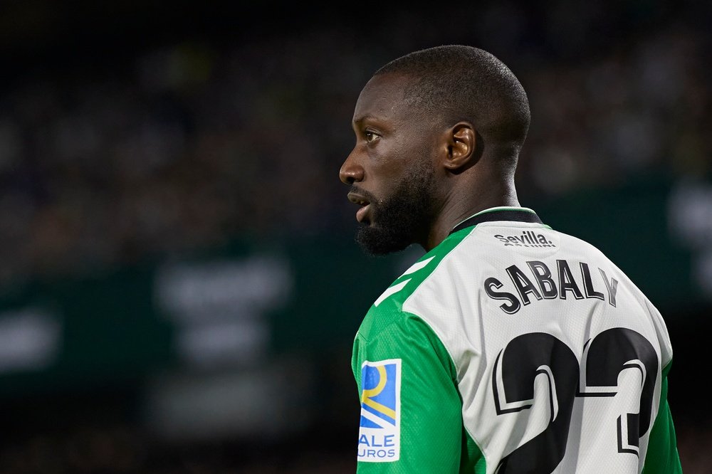 El defensa Real Betis Youssouf Sabaly durante el derbi sevillano. (Salva Castizo)