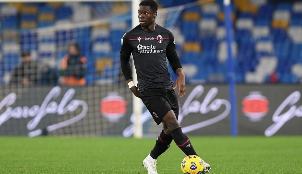 El central diestro del Bologna, Adama Soumaoro, en punto de mira del Sevilla FC para reforzar al conjunto de Sampaoli en el mercado de invierno. Foto: @AdamaSoumaoro23