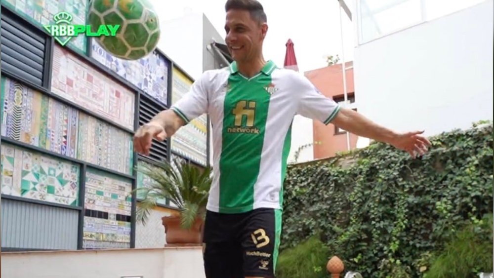 Joaquín Sánchez en el vídeo publicitario donde se revela cuál es la nueva equipación del Real Betis. (Real Betis)