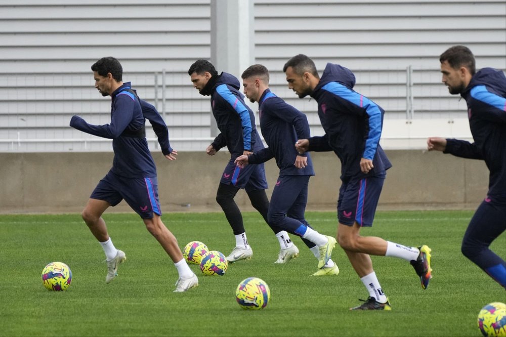 Jugadores del Sevilla FC en el entrenamiento. Foto: @SevillaFC