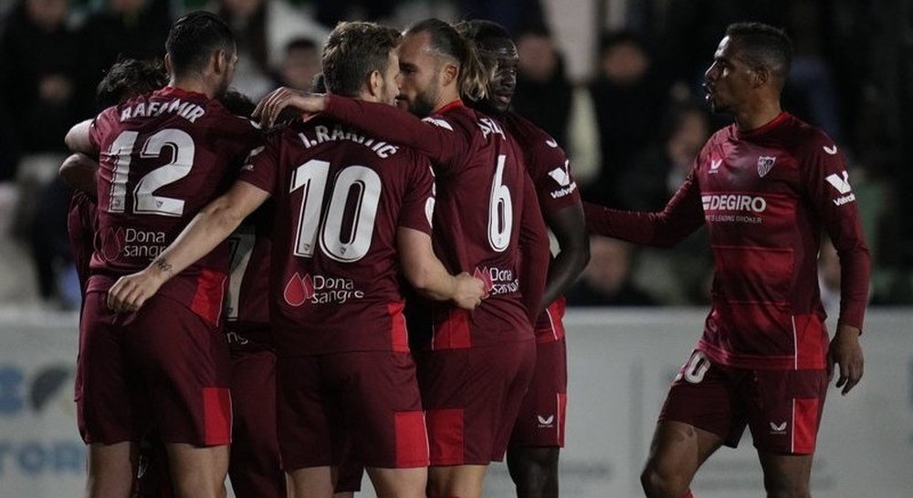 El Sevilla FC celebrando un gol en Torremolinos. Foto: @SevillaFC
