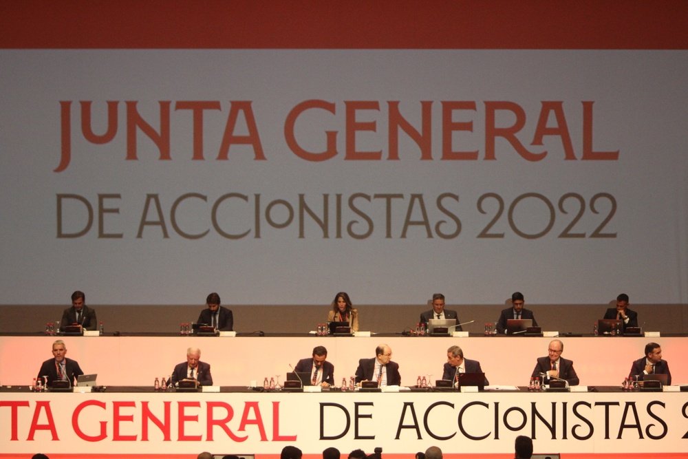 Los componentes del Consejo de Administración en la Junta de Accionistas del Sevilla FC. Foto: Pablo Sánchez