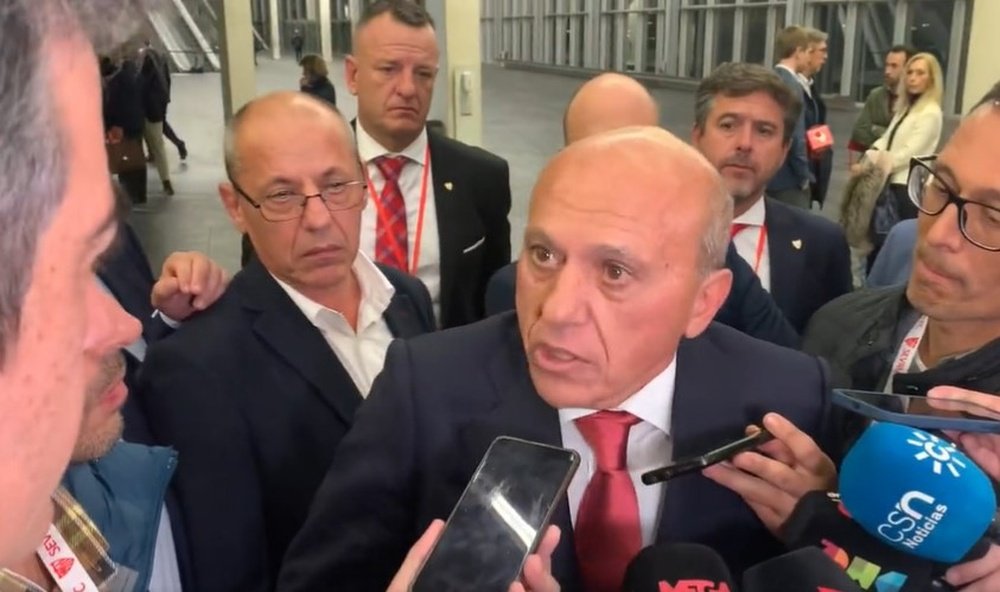 El expresidente del Sevilla FC, José María del Nido Benavente, atendió a los medios a la conclusión de la Junta de Accionistas. Foto: José Manuel Rodríguez