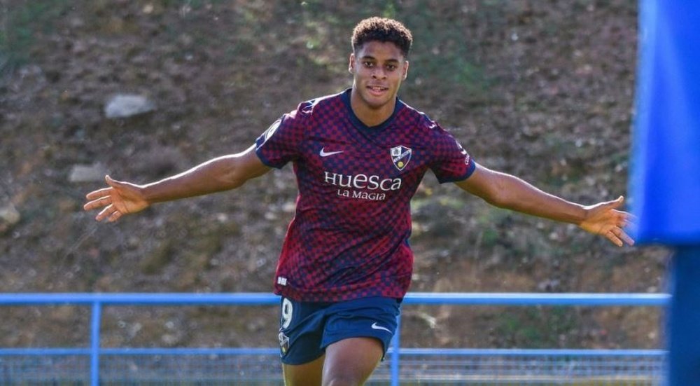 Kevin Carlos celebra un gol con la elástica del Huesca.- SD Huesca