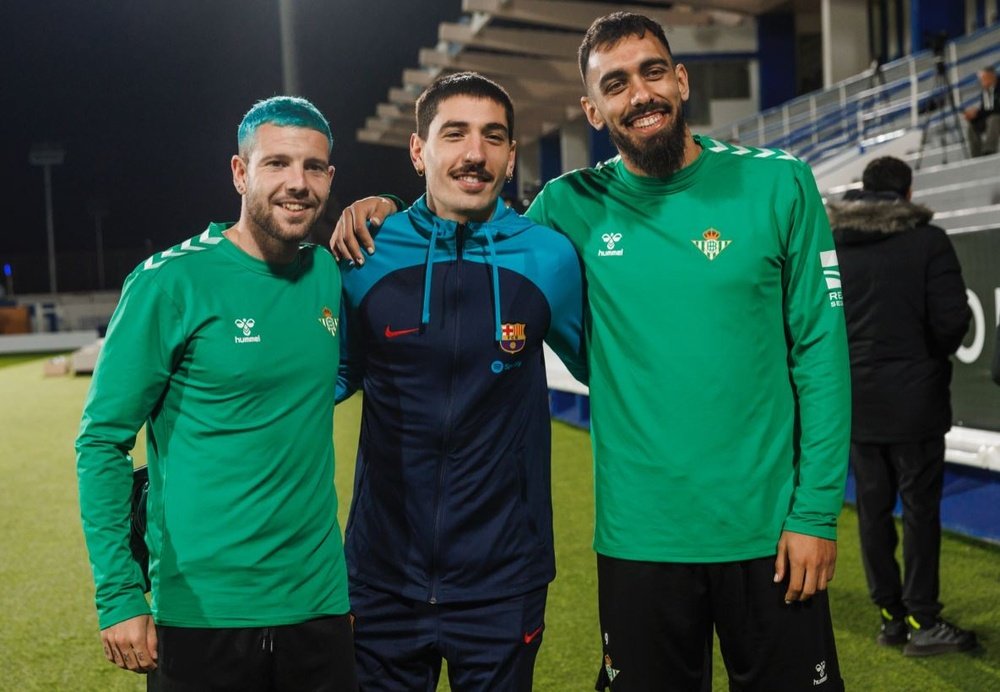 Los béticos Aitor Ruibal y Borja Iglesias han coincidido en Riad con el barcelonista Héctor Bellerín. Los tres se hicieron grandes amigos la pasada campaña en el Real Betis.- RFEF