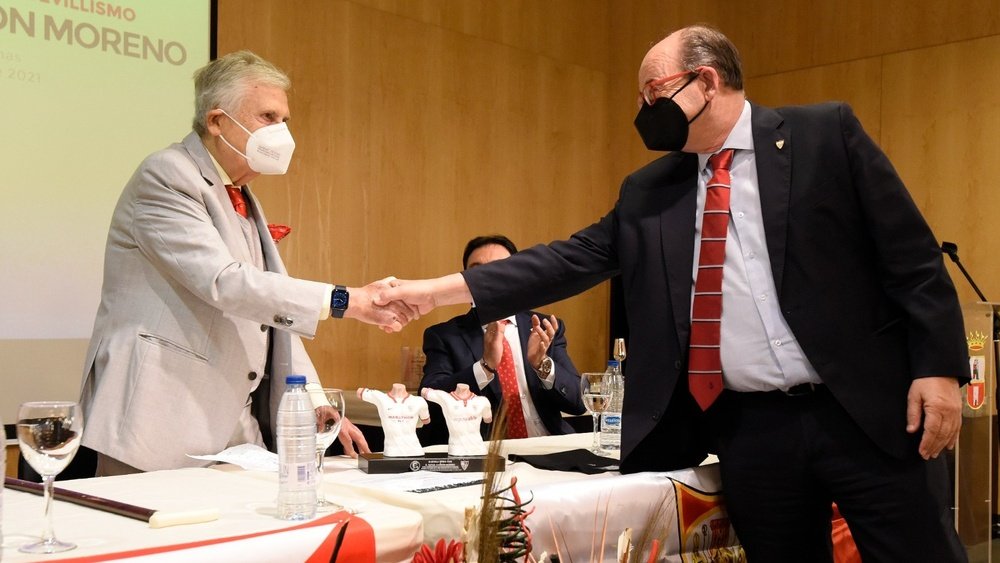 Imagen de Rafael Carrión y Pepe Castro en un acto del club | Imagen: Sevilla FFC