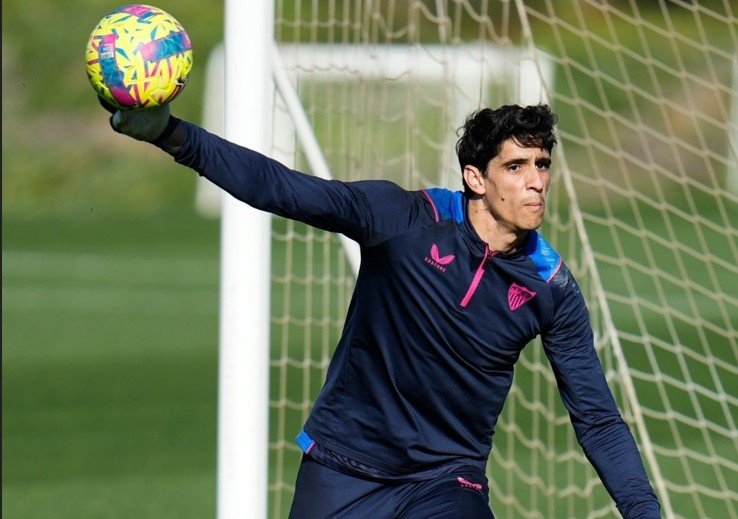 El portero del Sevilla FC, Yassine Bono, regresa a Montilivi en la cima de su carrera, nominado por la FIFA a los premios The Best. Foto: SFC Media