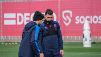 Imagen de Januzaj y Rekik en el entrenamiento del Sevilla FC | Imagen: Mario Míjenz